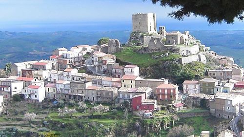 Un sat italian le-a interzis locuitorilor să se îmbolnăvească / În Belcastro, în sudul Italiei, locuiesc circa 1.200 de persoane