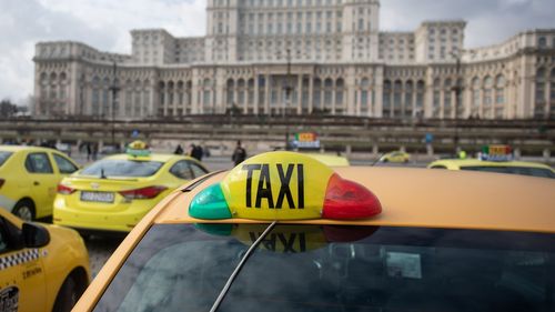 Taximetriştii continuă miercuri protestele în fața Parlamentului / Peste 1.200 de mașini, așteptate în Piața Constituției