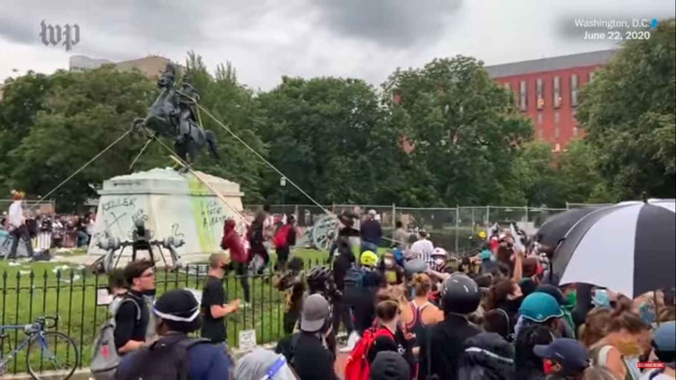 VIDEO Protestatarii au încercat să distrugă statuia fostului președinte american Andrew Jackson, din apropierea Casei Albe