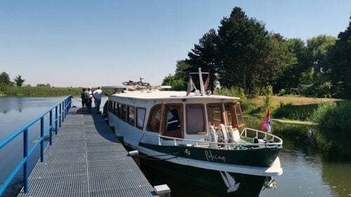 Reportaj: Legendarul vapor Pelican a trecut din nou frontiera româno-sârbă de pe Bega / Excursia din satul timișean Otelec până la ecluza de la Srpski Itebej a durat o oră