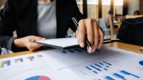 Cât câștiga un profesor din România înaintea grevei generale – ultimele date Eurydice privind salariile cadrelor didactice, pe parcursul carierei, la nivel de grădiniță, școală primară, gimnaziu și liceu