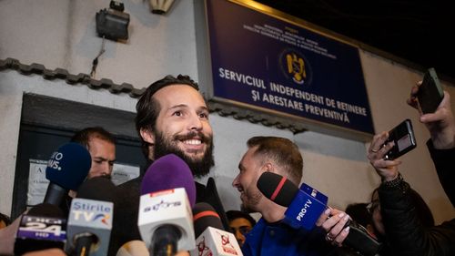 Frații Tate au fost plasați în arest la domiciliu/ Decizia vine după ce judecătorii Tribunalului București prelungiseră arestul preventiv cu 30 de zile