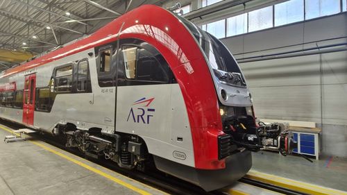 Prima ramă electrică interregională construită de polonezi va sosi în România la sfârşitul lui septembrie şi va intra în teste / Valoarea totală a proiectului depășește 919 milioane lei