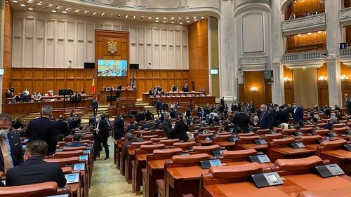 Surse: Coaliția de guvernare renunță la sesiunea extraordinară a Parlamentului pentru legea pensiilor speciale, pentru că Bruxelles-ul a cerut discuții pe amendamente / Și măsurile fiscale sunt puse în așteptare