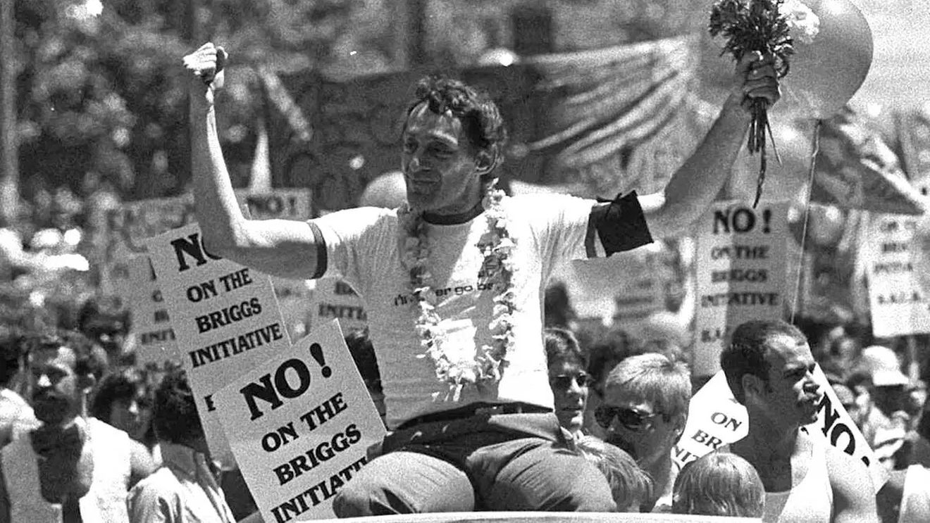 Administraţia Trump vrea redenumirea unei nave militare care poartă numele unui militant gay, Harvey Milk - presă