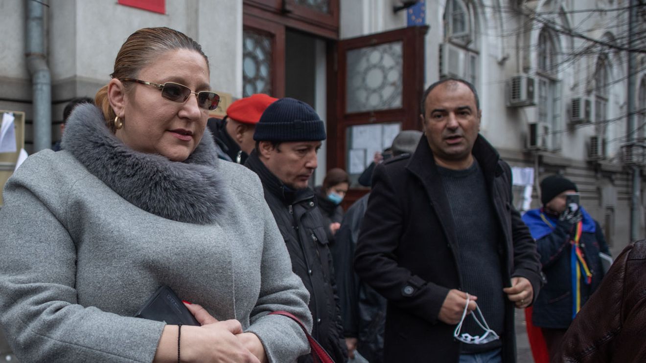 Lucian Bode, despre scandalul cu soţii Şoşoacă: „Poliţiştii au intervenit corect. Sunt foarte nemulţumit că un poliţist a fost împins, i s-a pus mâna în gât şi a fost tras de uniformă”