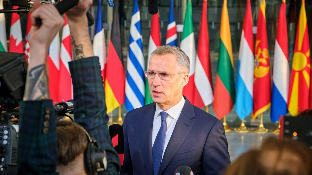 Stoltenberg: NATO va continua să aprovizioneze Ucraina cu arme grele