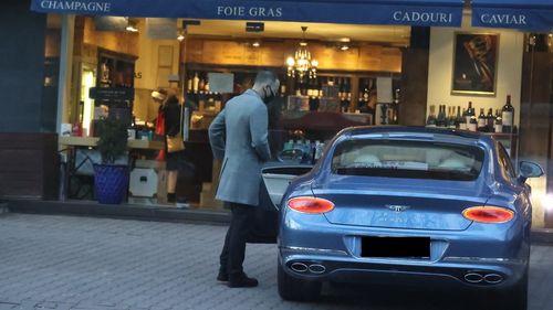 FOTO Imagini exclusive cu Lamborghini Urus și un Bentley, mașinile de lux conduse de Iulian Dumitrescu și familia sa. Mașinile nu apar în declarația de avere