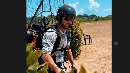 Presa italiană, după decesul lui Felix Baumgartner: Cine e Mihaela Rădulescu? / Probleme tehnice la motodeltaplan, posibilă ipoteză pentru producerea accidentului / Tânăra care a fost lovită de aparatul de zbor al austriacului nu are răni grave