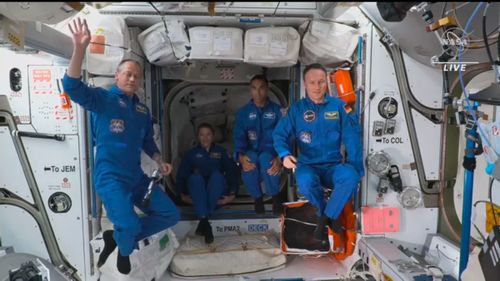 VIDEO Capsula SpaceX cu cei patru astronauți la bord a andocat la Stația Spațială Internațională