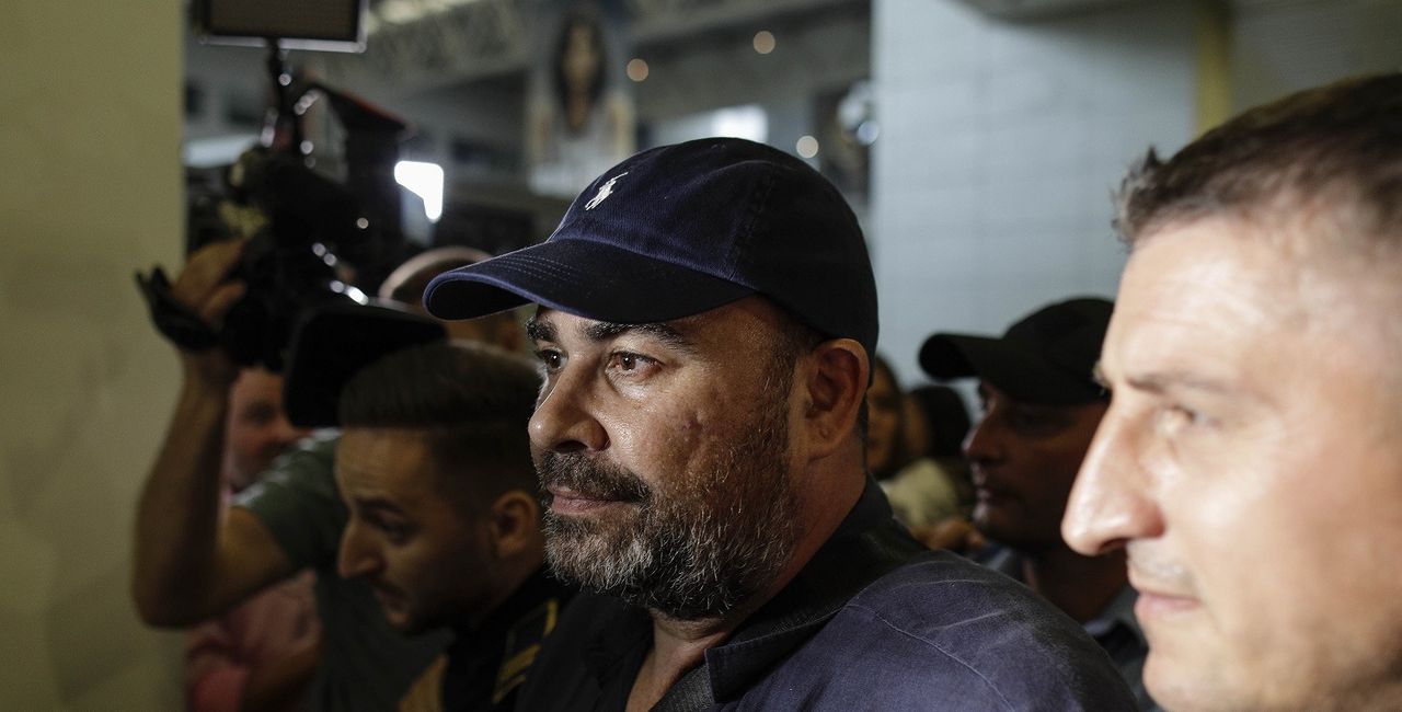 BREAKING: Darius Vâlcov a fost eliberat din închisoare / A părăsit Penitenciarul Focșani într-un Mercedes cu numere de București