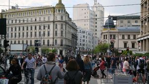 Încrederea este în pericol pe măsură ce societatea alunecă de la nemulțumire la izolare în cadrul unor grupuri restrânse - potrivit barometrului de încredere Edelman 2026
