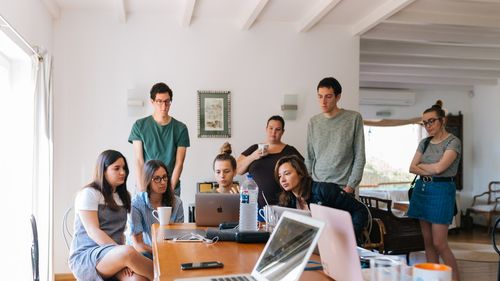 Șomajul în rândul tinerilor din Uniunea Europeană, de peste două ori mai mare decât media/ Printre tinerii din Craiova, șomajul este de 5 ori mai mare decât în Brașov sau Cluj / Ce sfaturi au specialiștii pentru cei care caută primul loc de muncă