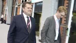 Ministrul britanic al Imigraţiei Robert Jenrick a demisionat după publicarea unui proiect de lege privind expulzarea migranţilor în Rwanda