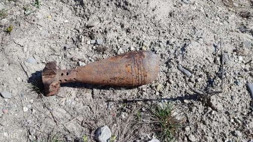 Harghita: Proiectile explozive, bombe de aruncător și cartușe, descoperite pe Vârful Rugat