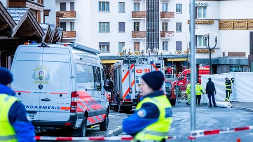 Primele mărturii despre tragedia din Crans-Montana: În câteva zeci de secunde, tot tavanul a luat foc de la o lumânare aniversară / Era panică totală, toată lumea țipa / În bar erau circa 200 de tineri de 15 - 20 de ani