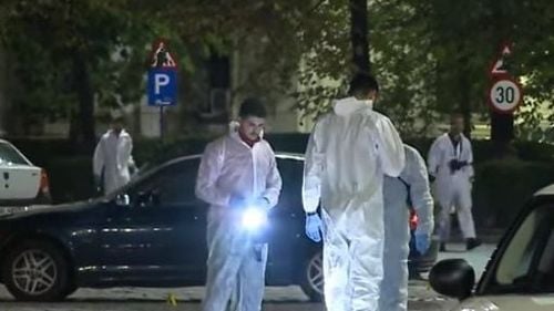 Crima din Piaţa Constituţiei. Totul a plecat de la o femeie / Grupările rivale au venit cu zeci de bătăuşi înarmaţi cu săbii, bâte şi ţevi/ Ironic, încăierarea a fost filmată de camerele de supraveghere de pe Parchetul general