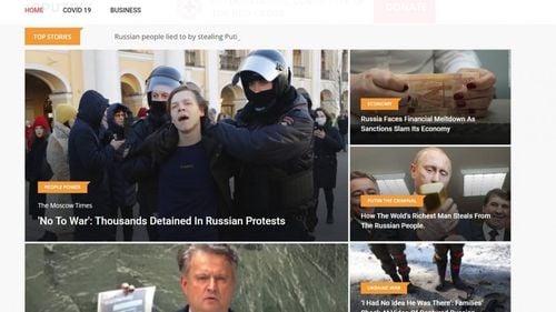 Site-ul Sputnik.com, spart de Anonymous. „Putin și Lukașenko și-au anunțat logodna” sau „Putin nu spune glume pentru că nu știe” sunt doar câteva titluri puse de hackeri