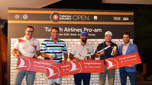 Victor Ponta, împreună cu Dinu Pescariu la un turneu de golf din Turcia în plină criză a partidului Pro România. Pescariu e judecat pentru spălare de bani în dosarul licențelor Microsoft