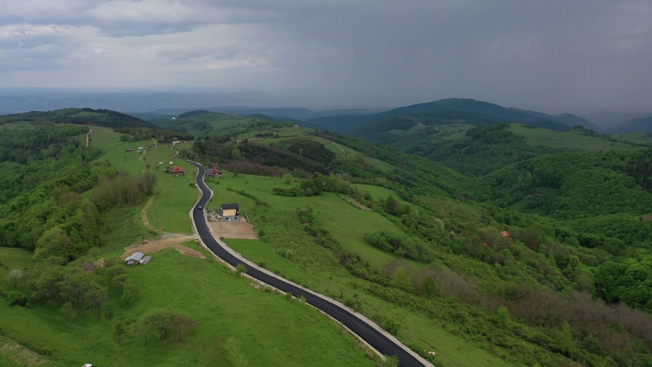 Primul tronson din drumul care va traversa Apusenii, cel mai scump drum judeţean din ţară, va fi inaugurat în 15 decembrie