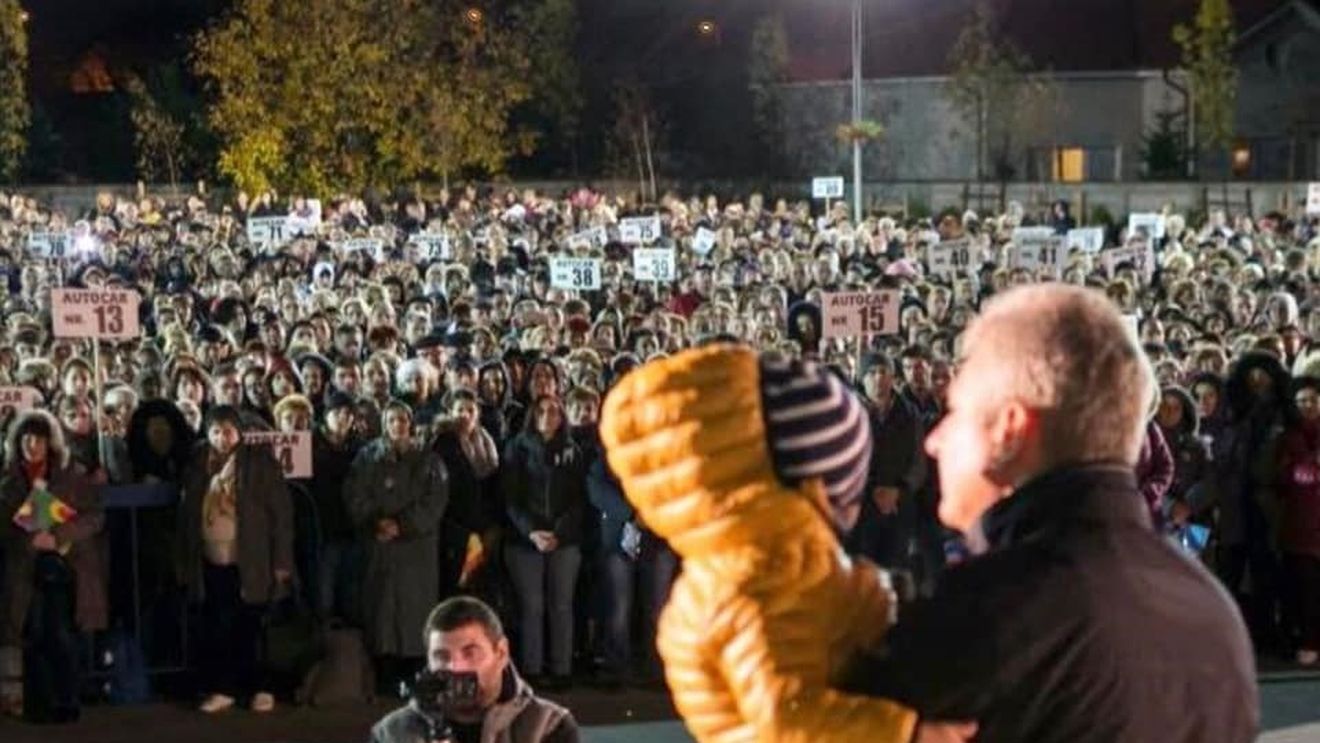 Buletin de București: Pelerinaj-mamut, „la secret“ / Primăria lui Florentin Pandele plătește aproape un milion de lei pentru a duce 8.000 de pelerini la Sfânta Parascheva 