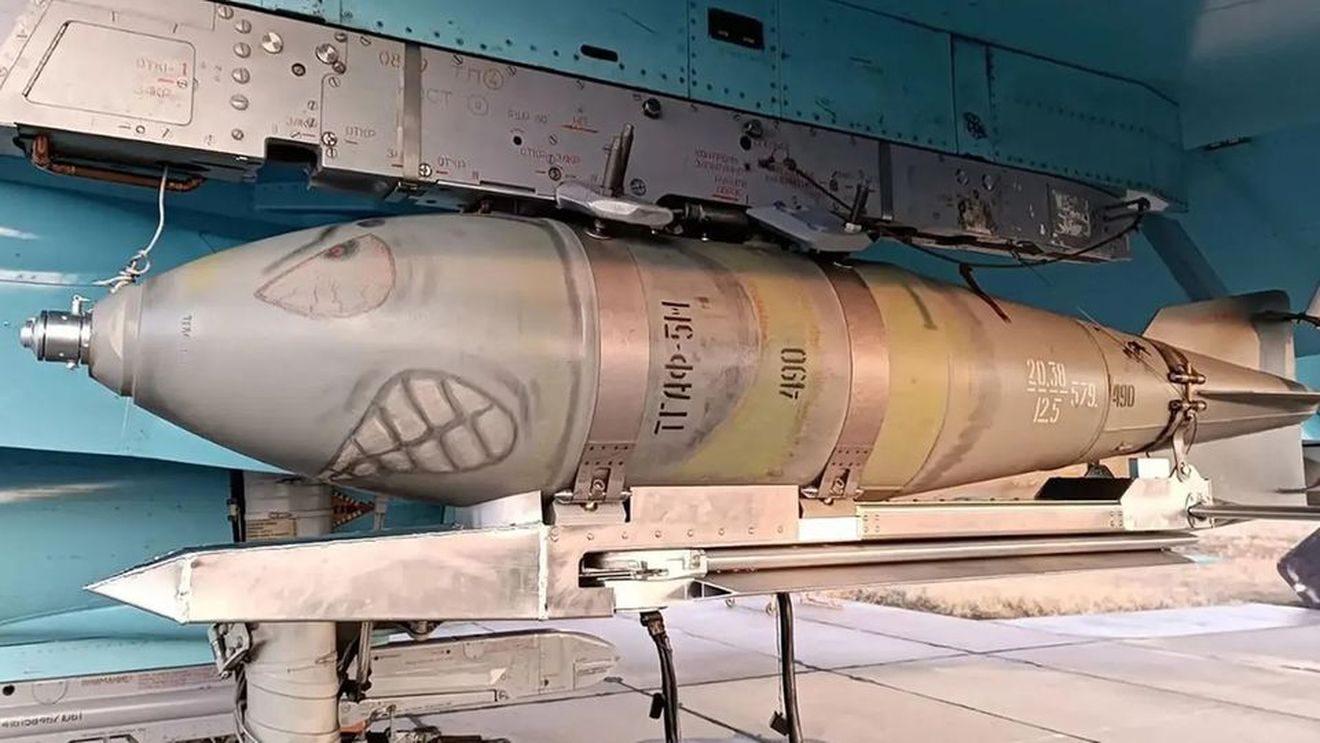 Rusia a utilizat pentru prima oară în Ucraina o bombă aeriană de trei tone / Ținta ar fi fost o clădire care servea drept refugiu pentru soldați ucraineni - presă