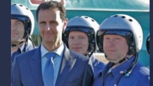 VIDEO Un avion rusesc a fost doborât la Chernihiv/ Pilotul, capturat de ucraineni, a luptat în Siria și apare în poze alături de dictatorul Bashar Al-Assad