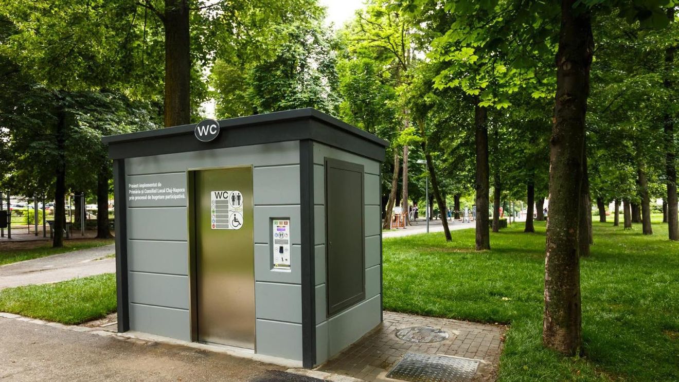 Cluj: Toalete automatizate, achiziționate de Primărie în baza proiectului de bugetare participativă. O toaletă a costat 219.000 de lei bucata, fără TVA
