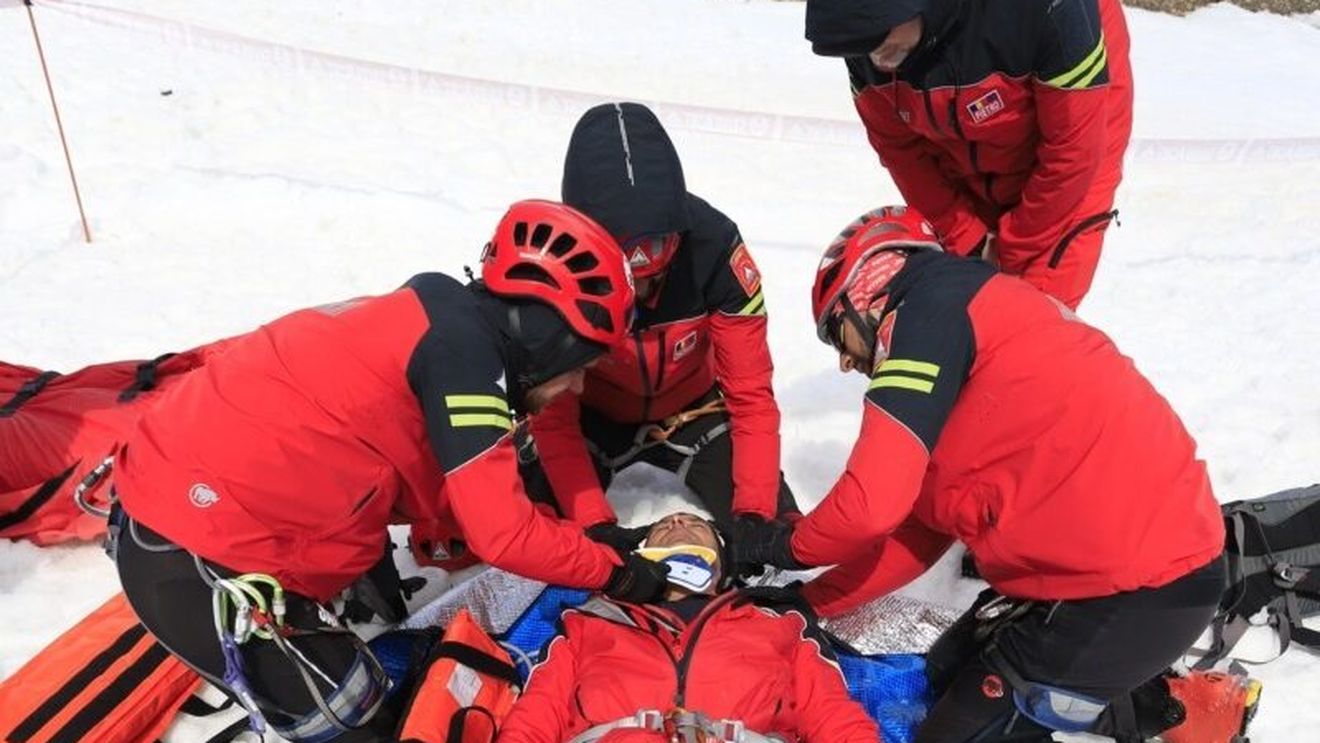 Peste 80 de persoane, salvate de pe munte în ultimele 24 de ore/ Jumătate a ajuns la spital, transmite Salvamont