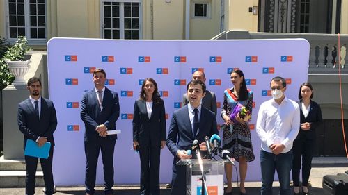 VIDEO Alianţa USR PLUS și-a anunţat candidaţii la primăriile de sector: Clotilde Armand - sectorul 1, Radu Mihaiu - sectorul 2, Ana Ciceală - sectorul 3, Simona Spătaru - sectorul 4, Alex Dimitriu - sectorul 5 şi Alexandru Gâdiuţă - sectorul 6 / Liderul USR București: Negocierile cu PNL continuă