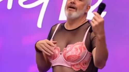 VIDEO: Premierul Albaniei a publicat un videoclip AI în care apare în fustă mini și cu sutien, o ironie la adresa bloggerilor și influencerilor care au sprijinit protestele organizate împotriva unui proiect turistic de amploare asociat cu Jared Kushner, ginerele lui Donald Trump