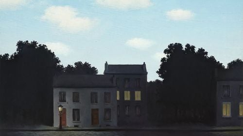 Capodopera suprarealistă a lui Magritte "L'empire des Lumières" stabilește un record de 121,2 milioane de dolari la licitaţie