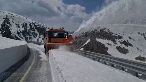 VIDEO Primele ninsori ale sezonului în Apuseni și pe Transalpina