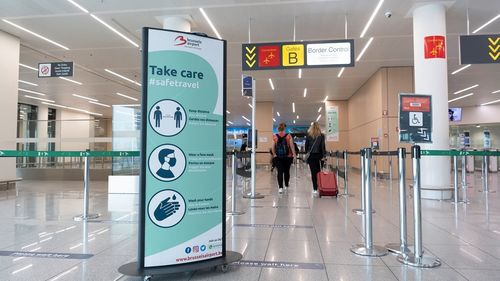 Un bărbat a fost condamnat la un an de închisoare pentru că a folosit un test PCR falsificat pe aeroportul din Bruxelles