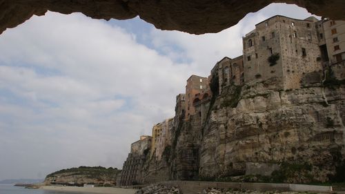 O comună din Italia oferă 1.000 de euro fiecărei familii care alege incinerarea rudelor, în locul îngropării / Cimitirul localității e plin