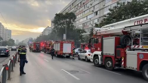 Incendiu cu degajări mari de fum la o clădire dezafectată din Sectorul 2 al Capitalei / Pompierii intervin cu mai multe autospeciale