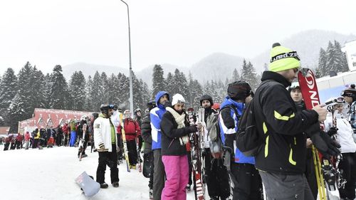 Sezonul de schi în Poiana Braşov, închis începând de vineri / Starea pârtiilor s-a deteriorat pe fondul ploii şi al temperaturilor ridicate