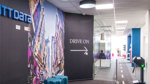 „Cutremurul” din IT continuă, impulsionat și de problemele din sectorul automotive, piață importantă în domeniu. Una dintre cele mai mari companii din țară, NTT Data, renunță la oameni: De pe „bench” la despărțiri „amiabile”