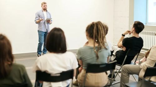 Sprijinul financiar acordat direct profesorilor ar fi cea mai eficientă formă de atragere a cadrelor didactice, mai ales în zone dezavantajate – analiză globală