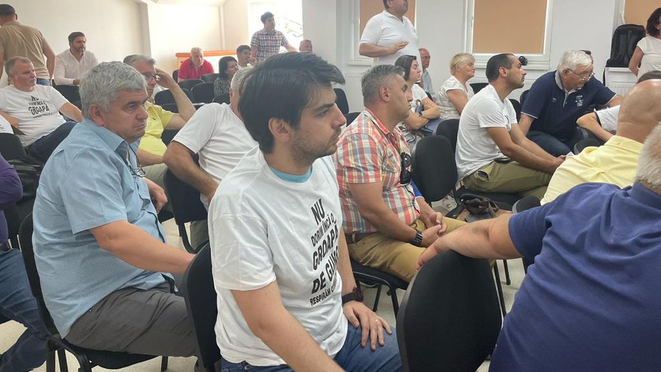 Extinderea M2 către Berceni, cu traseu și stații în câmp, i-a indignat pe locuitorii singurei comune din România ce va avea metrou: „Fraților, totul trebuie să aibă o logică, traseul venea în linie dreaptă, pe Șoseaua Berceni, și era bun pentru toți locuitorii, dar așa, ca o arcadă?!”