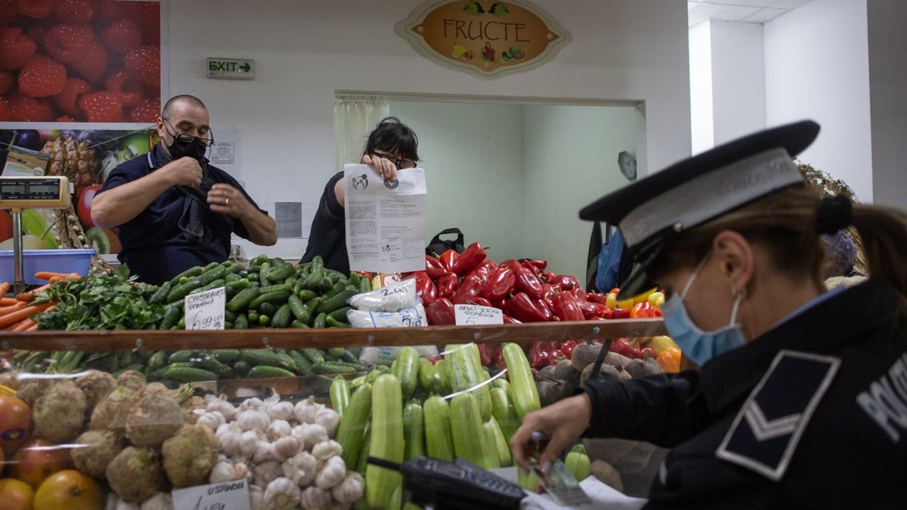 Peste 100 de kilograme de preparate culinare retrase de DSV Braşov în minivacanţa de 1 mai / Amenzi de aproape 250.000 de lei