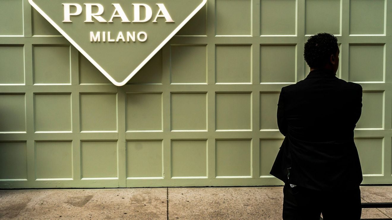 Tranzacția Prada–Versace urmează să se închidă pe 2 decembrie
