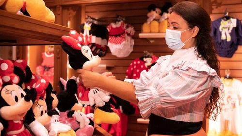 Cum arată Disneyland Paris în epidemie: Fără cozi, dar cu 21.000 de litri de dezinfectant pentru mâini și mască obligatorie / Ce s-a schimbat în celebrul parc de distracții