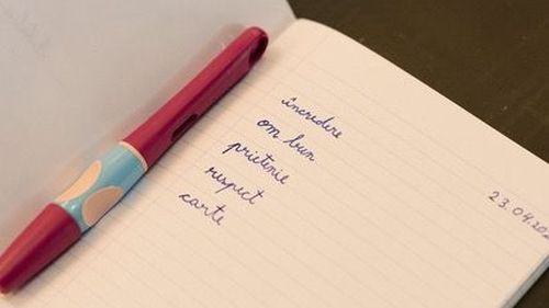 STUDIU: Testele de scris de mână pot detecta declinul cognitiv înaintea simptomelor severe
