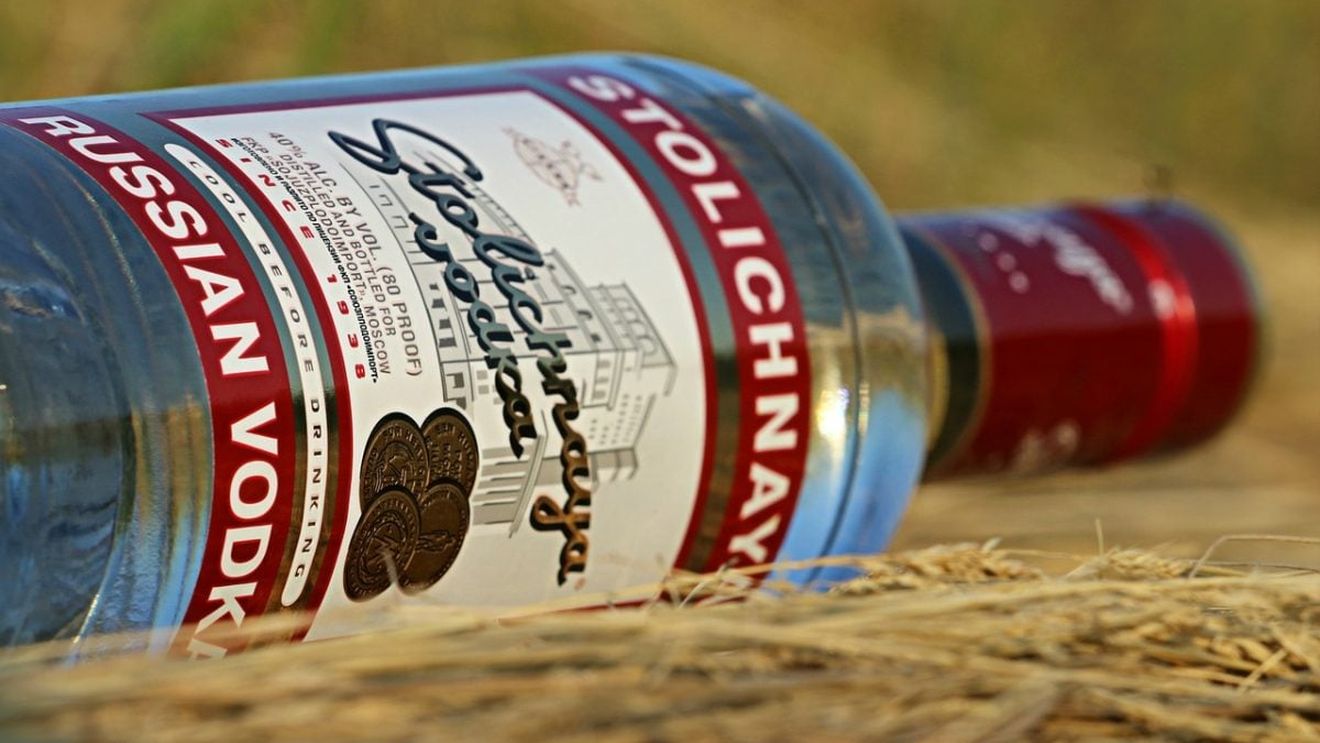 Producția de vodcă se prăbușește în Rusia, în timp ce rușii consumă mai multă băutură puternic alcoolizată ca niciodată