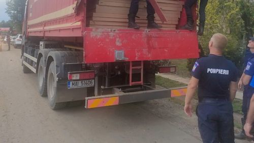 Peste 13.500 de pături, saltele, pături și saci de dormit au fost distribuite în județul Galați de la rezervele statului. O tabără de cazare de 200 de locuri a fost montată în comuna Slobozia Conachi, grav afectată de inundații