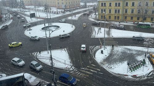 FOTO Iarnă în aprilie: imagini trimise de cititori cu zapadă așternută în Cluj-Napoca, Brașov și Sibiu