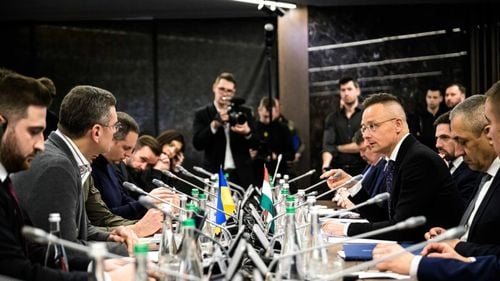 Întâlnire Szijjártó - Kuleba în Ucraina. Ministrul ungar de Externe a anunțat că susține integritatea teritorială și suveranitatea Ucrainei, dar nu s-a angajat să deblocheze sprijinul UE de 50 de miliarde de euro