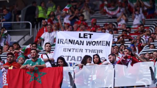 Drama cu numele #Bluegirl / Cum a reacționat FIFA în cazul femeii din Iran care și-a dat foc după ce a fost trimisă în judecată pentru că a intrat deghizată pe un stadion