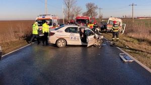 A murit șeful postului de poliție din Olt rănit în accidentul dintre mașina de poliție și ambulanța pe care o însoțea
